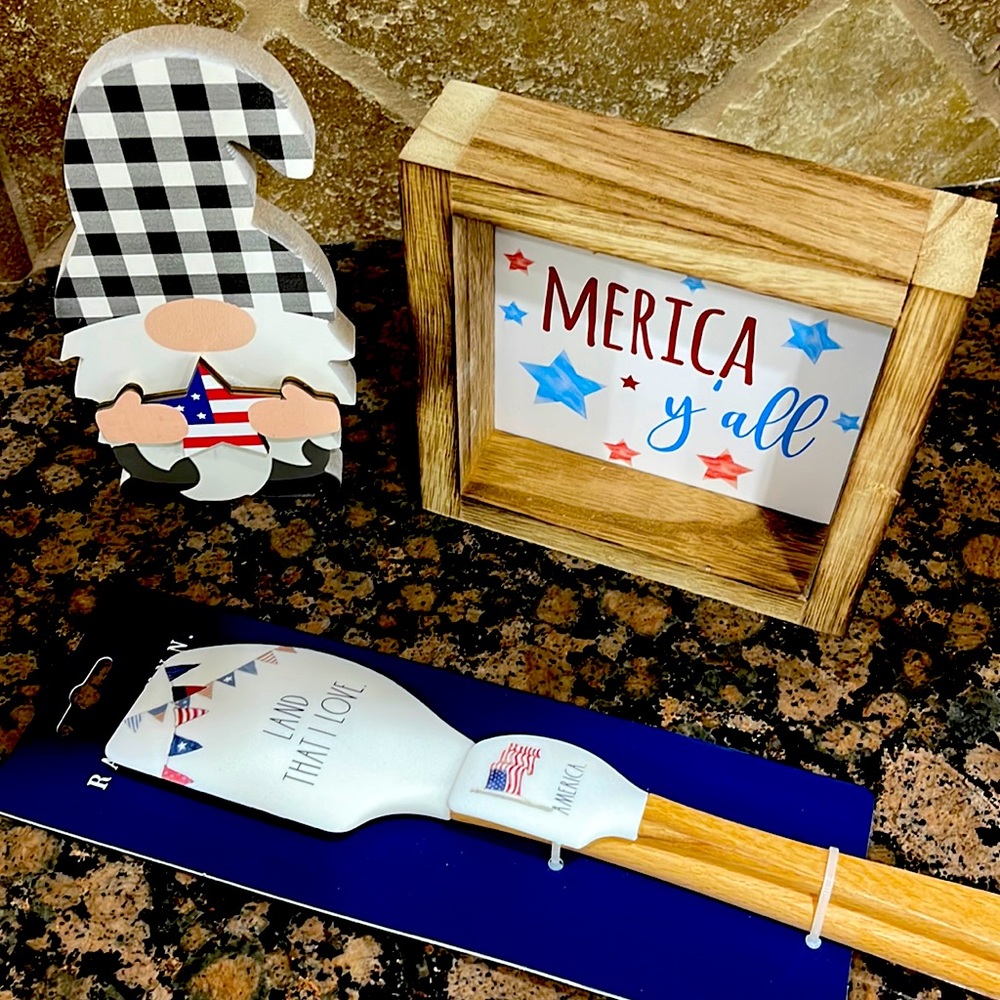 NWT Rae Dunn “Land That I Love” Spatula Set